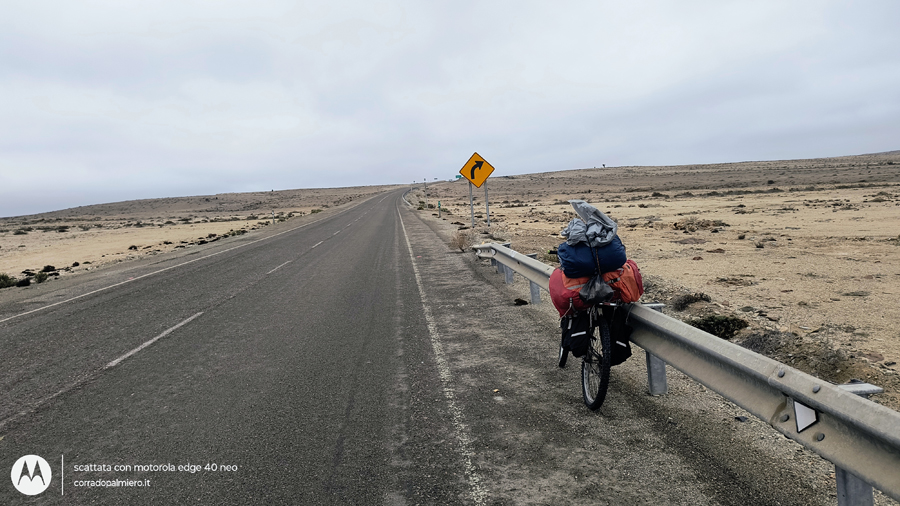 La strada nel deserto durante la Tappa 22
