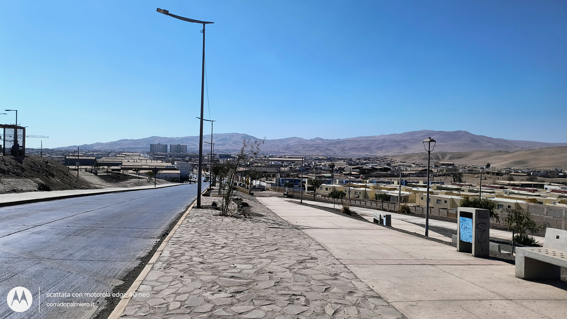 Il paesaggio desertico durante la discesa verso Iquique