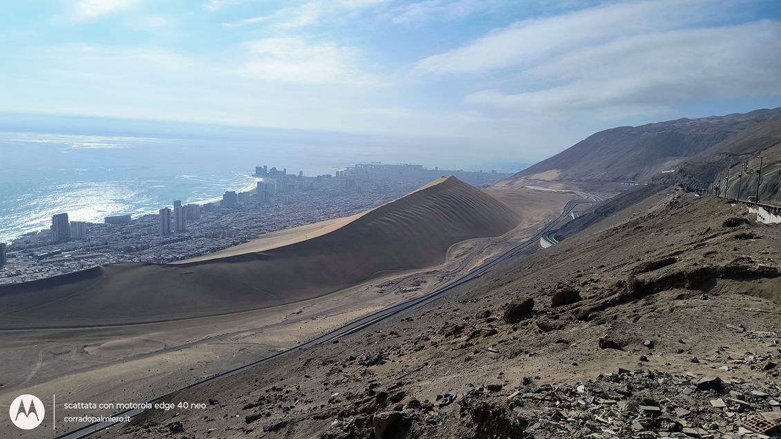L'Oceano Pacifico visto dall'alto sopra Iquique