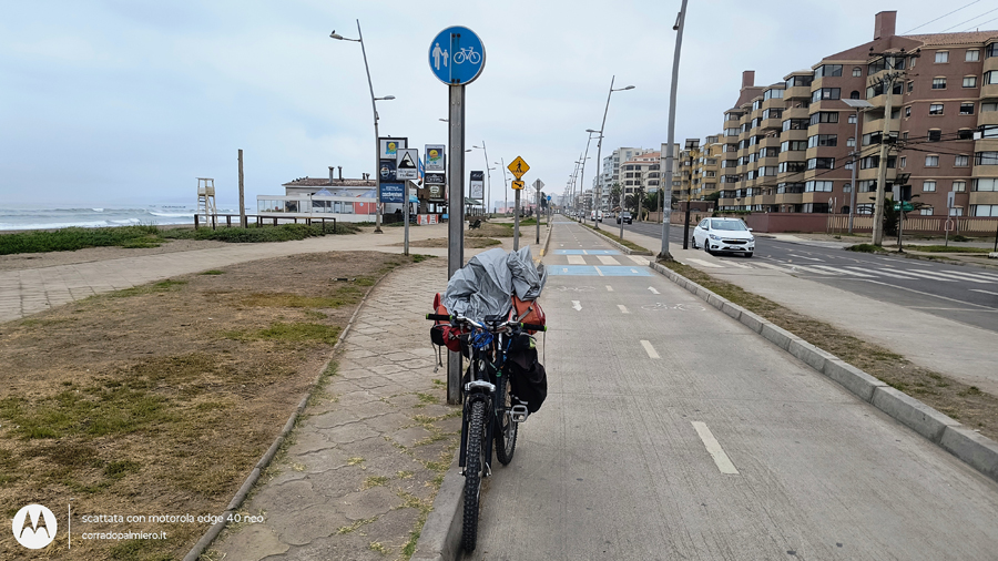 Percorso ciclabile lungo il mare a La Serena