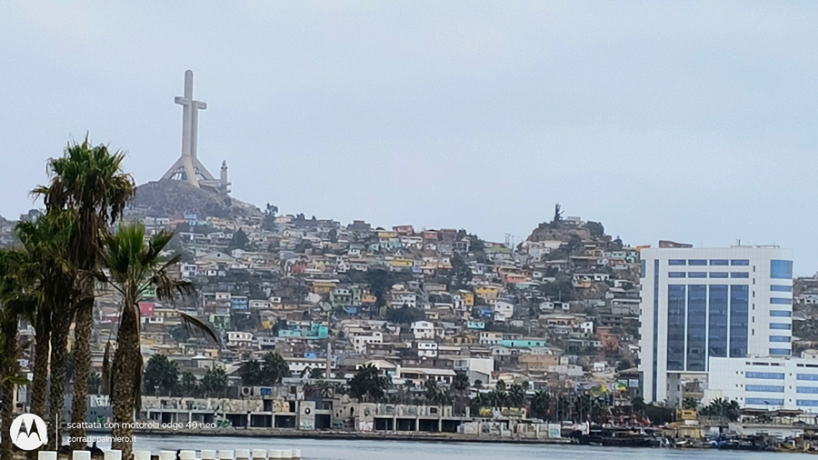 Coquimbo con la Cruz del Tercer Milenio sulla collina