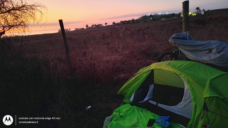 Tenda al tramonto al termine della Tappa 25