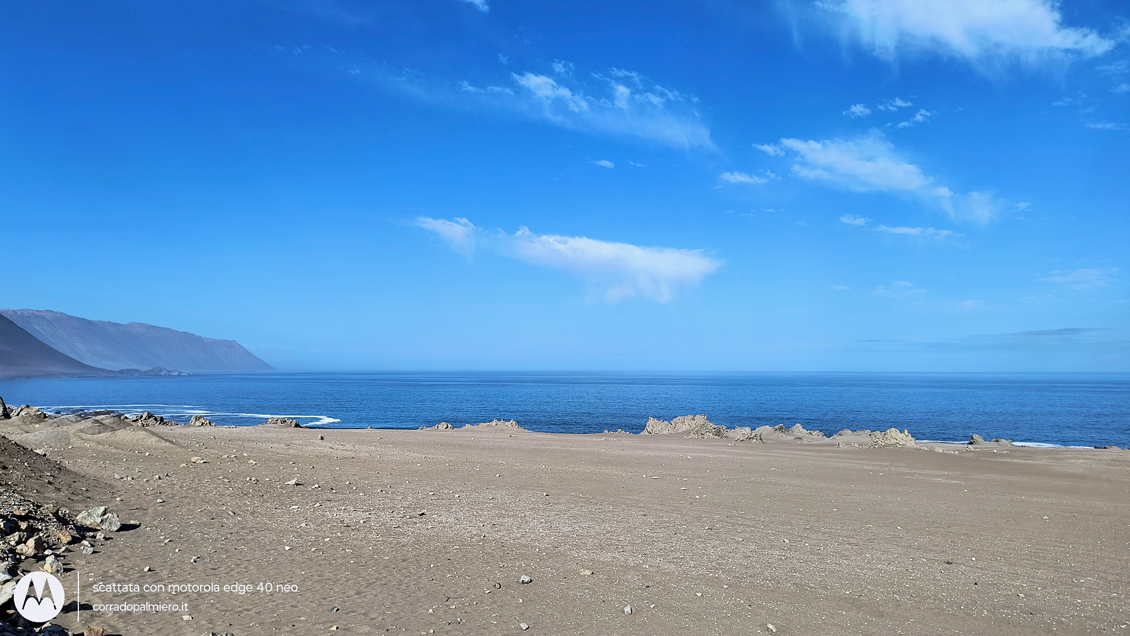 Il Pacifico dalla costa desertica lungo la Ruta 1