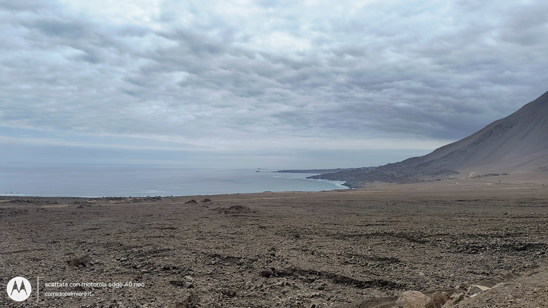 Costa del Pacifico e montagne del deserto di Atacama