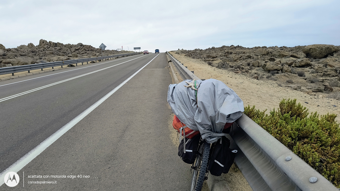 La strada tra le rocce lungo la Tappa 19