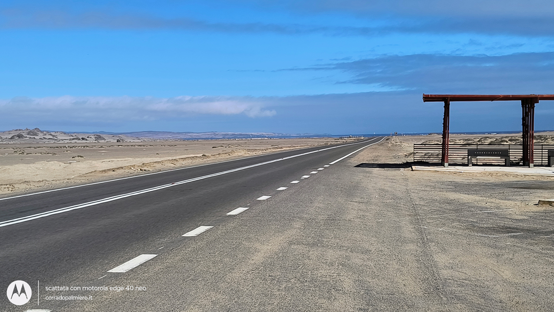 Una strada di Bahía Inglesa lungo la costa