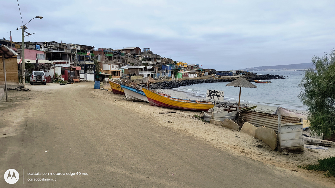 Le case e le barche di Caleta Barranquilla